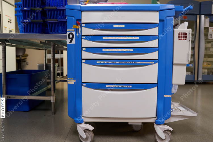 Emergency hospital ventilator crash cart equipment