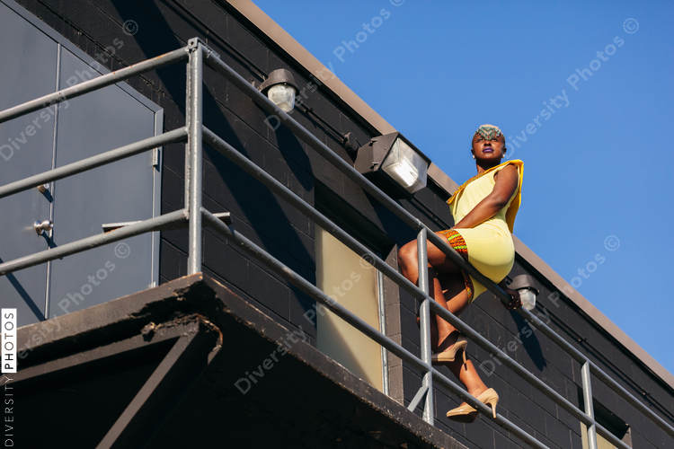 Woman wearing Kenyan headdress in the city