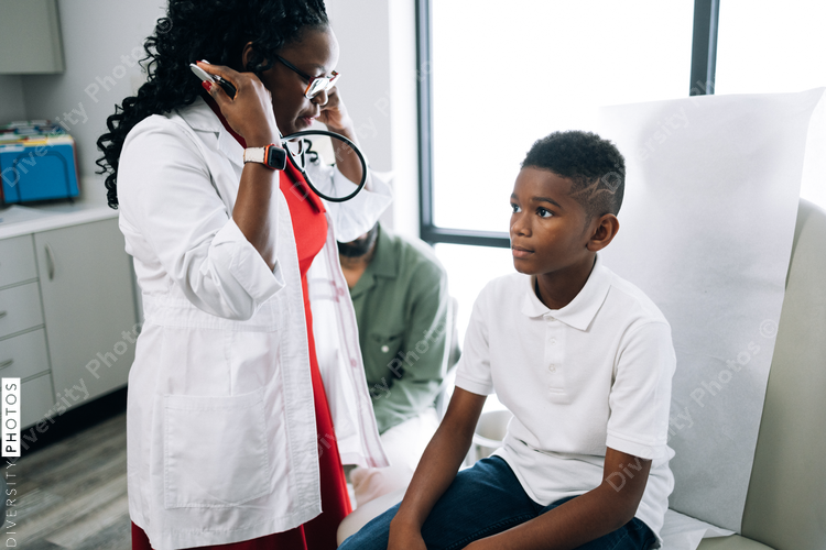 Pediatrician doctor does consultation in exam room