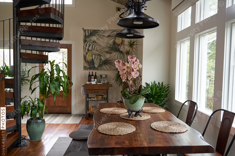 Beautiful interior home, warm and cozy earth tones,