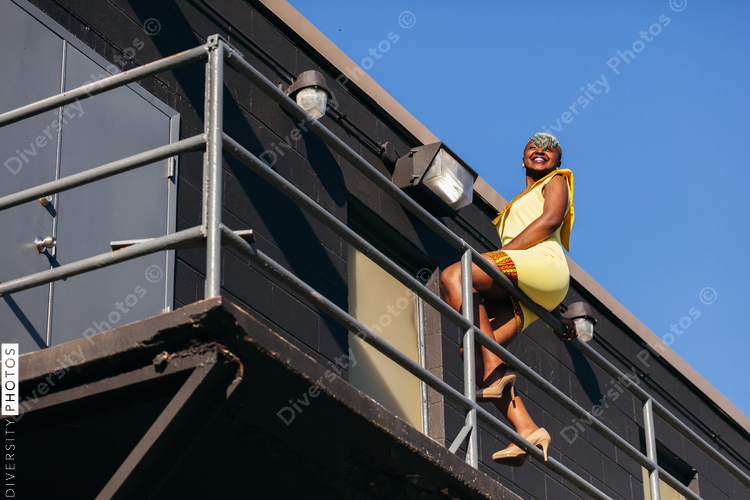 Woman wearing Kenyan headdress in the city