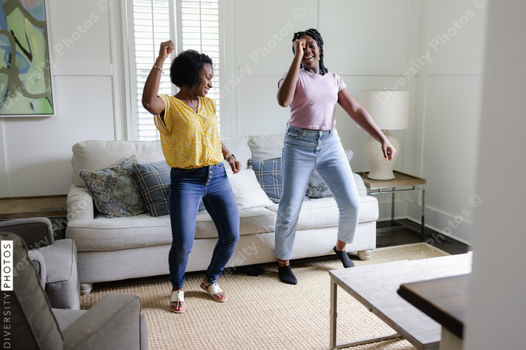 Black mom teaches daughter dance at home